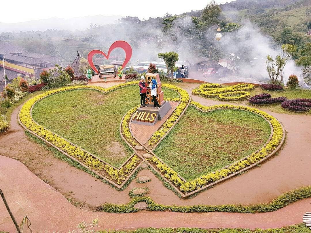 Love And Romanticism In Barusen Hills Ciwidey South Bandung