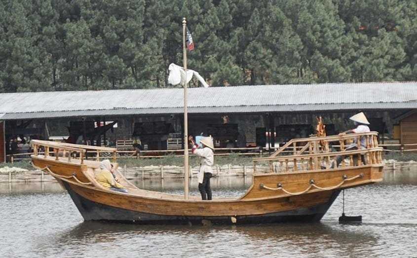 Lokasi-Jam-Operasional Floating Market Lembang: Wahana, Tiket, Lokasi Wisata Lokasi-Jam-Operasional Floating Market Lembang: Wahana, Tiket, Lokasi Wisata